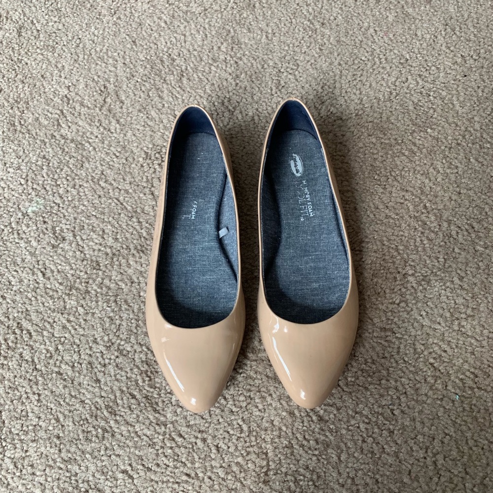 Dr.Scholls pointed toe patent nude flats!